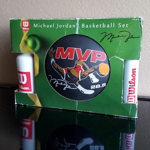 Michael Jordan Wilson basketball set